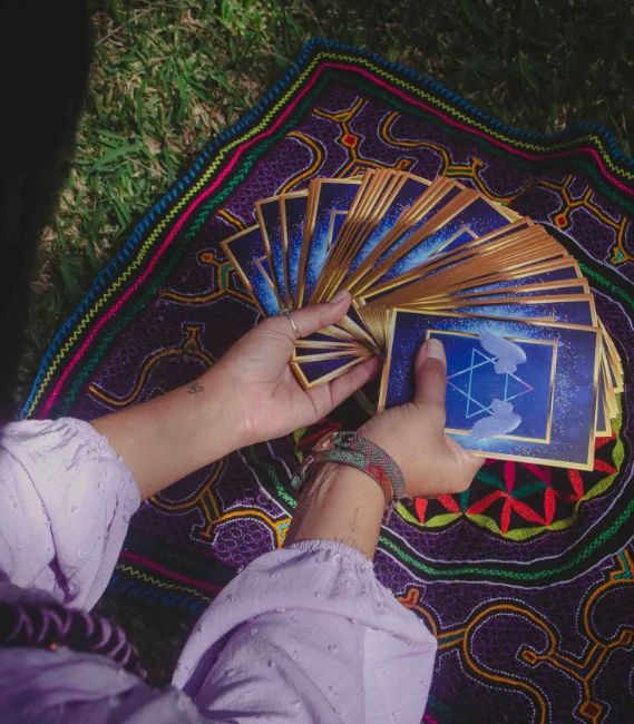sesion-con-cartas-terapeuticas-en-peru