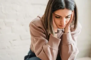mujer-cogiendose-la-cabeza-dudosa